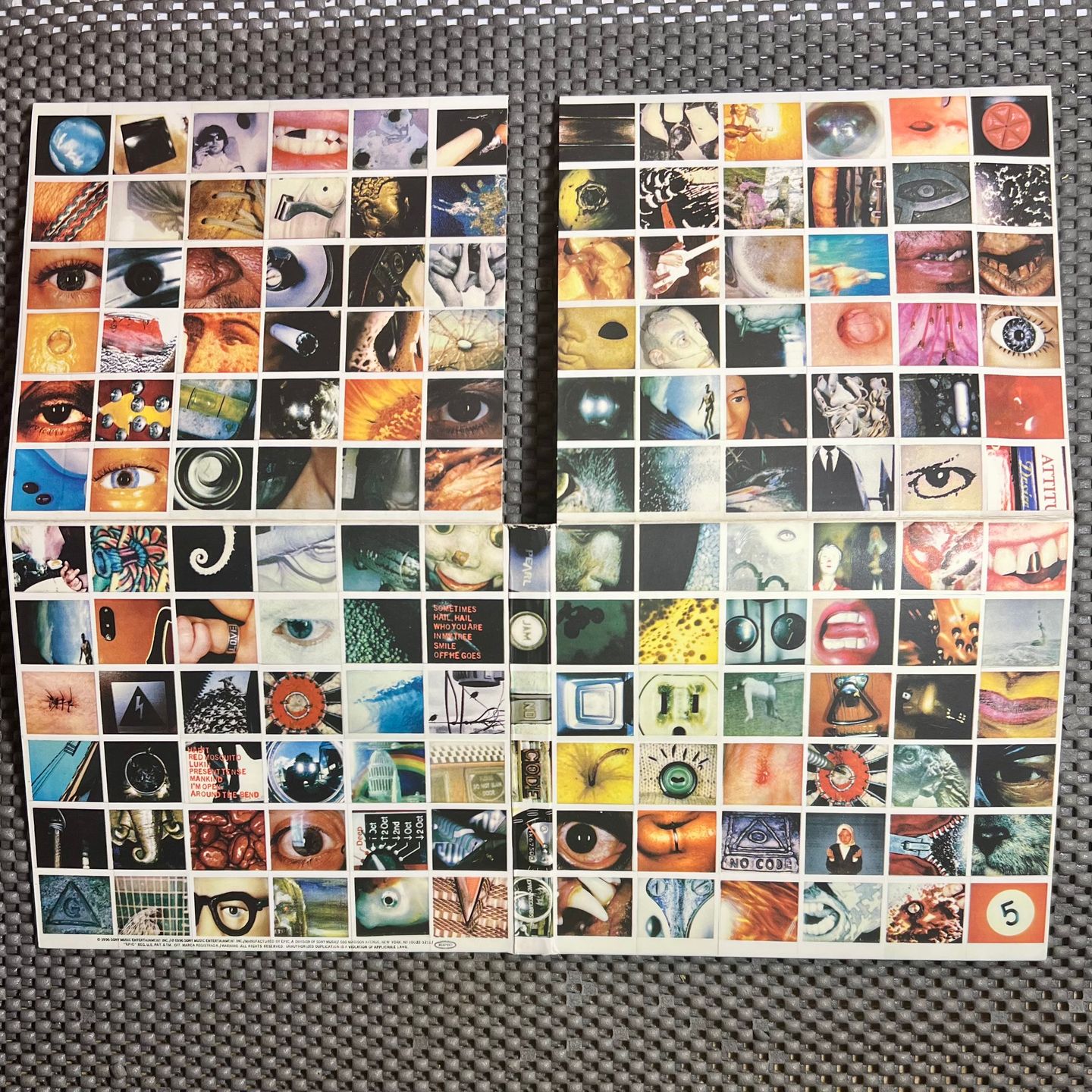 Pearl Jam - No Code [CD - 1st US Press - 1996 - Mint / Mint] | Epic (EK 67500) - 4