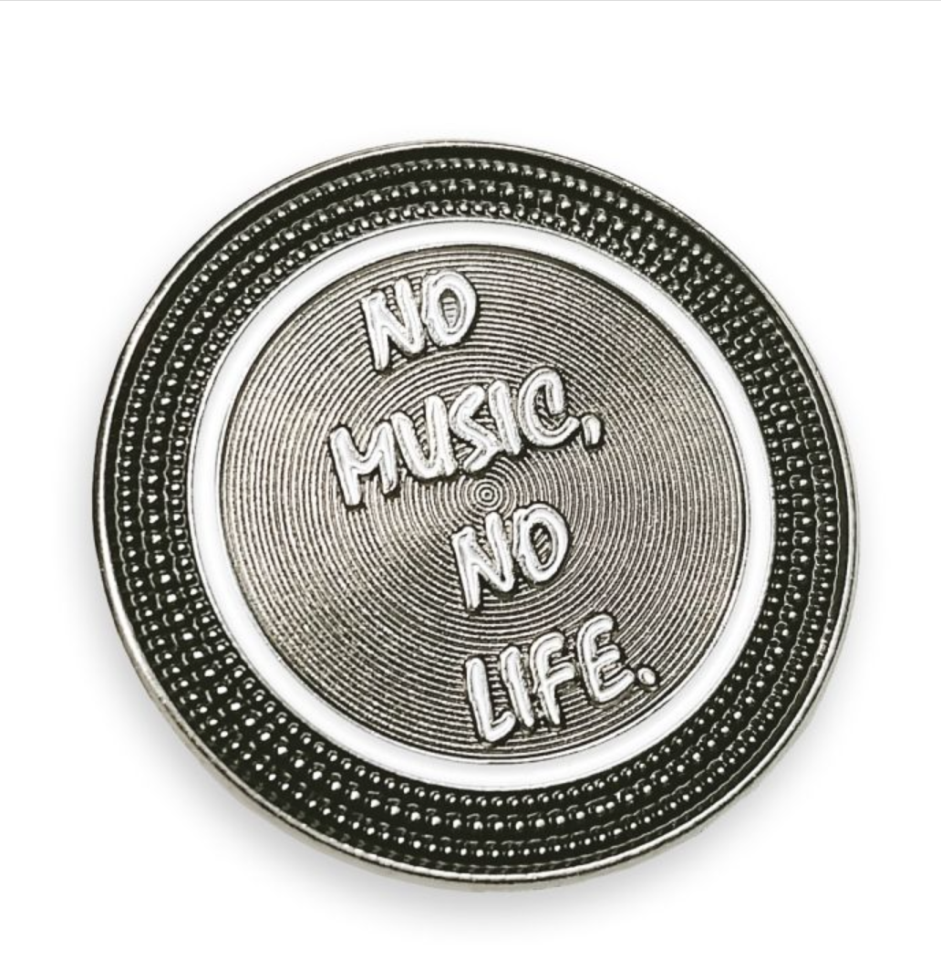 Planete Disque - Round metal pin 30 mm "No Music, No Life"