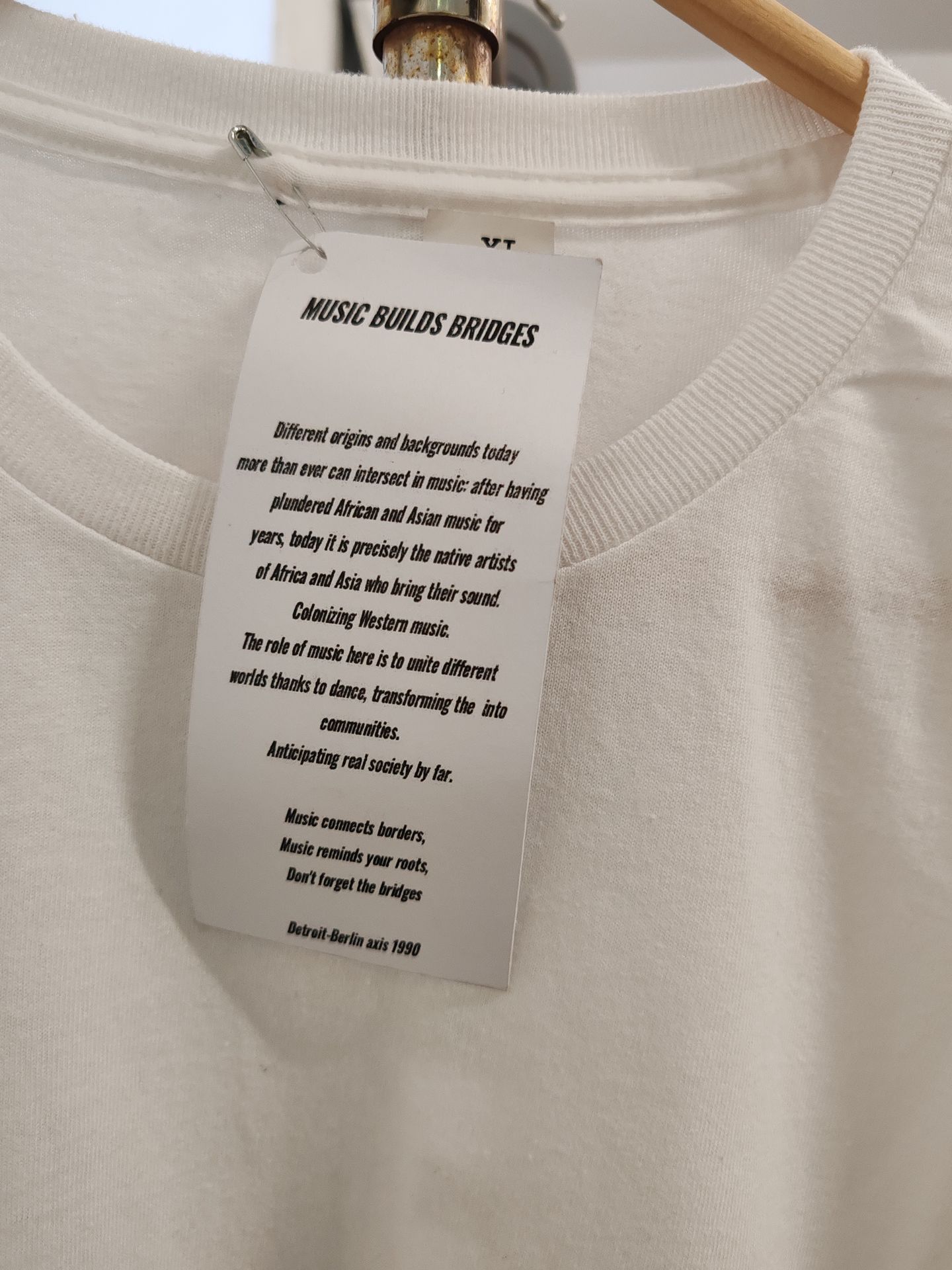 Epimoric - EPIMORIC T-Shirt - Music Builds Bridges - 4