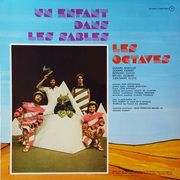 Un Enfant Dans Les Sables