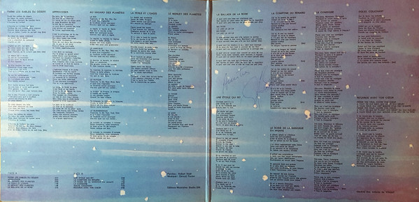 Un Enfant Dans Les Sables